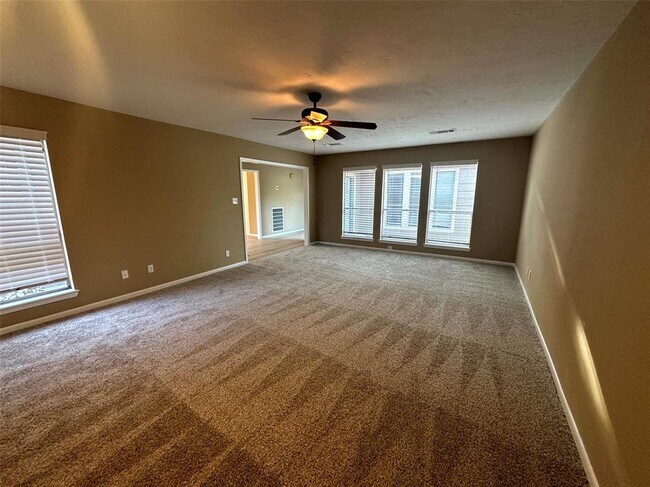 Building Photo - 607 S Rivershire Dr