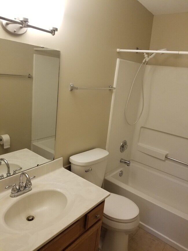 Building Photo - Southern Knolls - 1362 B