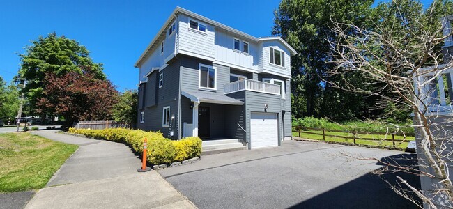 Building Photo - 1110 156th Ave SE