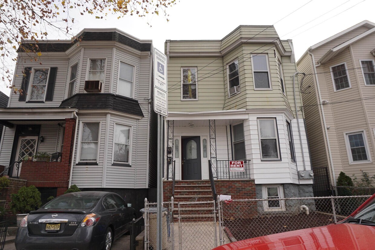 Foto principal - 94 Columbia Ave