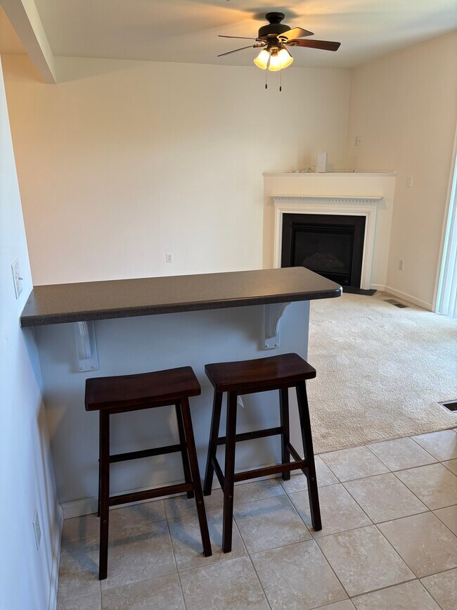 Foto del edificio - 300 Milkweed Dr