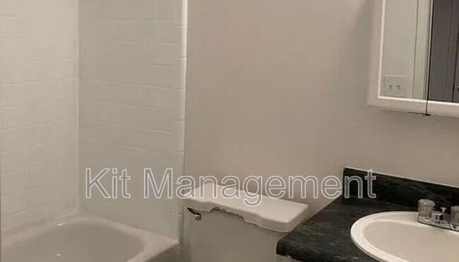 Foto del edificio - Charming 1-Bedroom Near West Laskey – Cozy, Convenient, and Affordable at $675 / $99 Move In Special