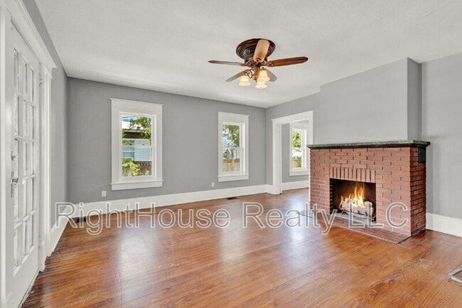 Building Photo - 611 S Grove St