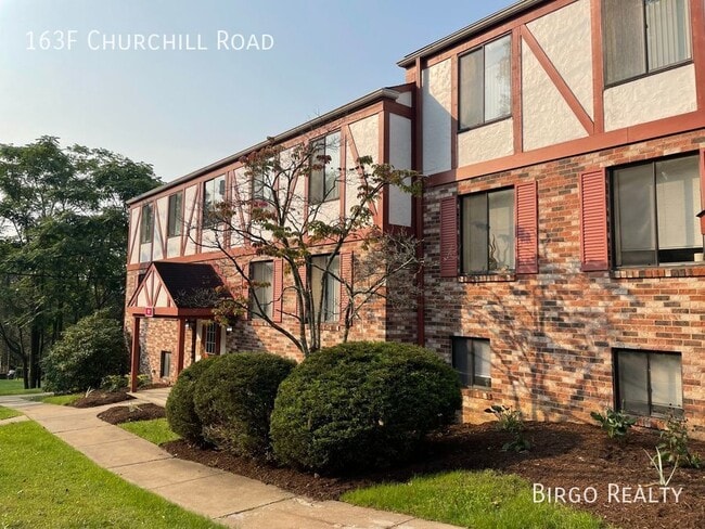 Building Photo - 1 moth Free- Updated 2 Bedrooms East of Pi...