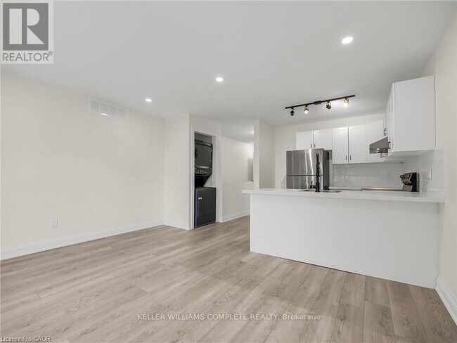 Building Photo - 718 Cannon St E