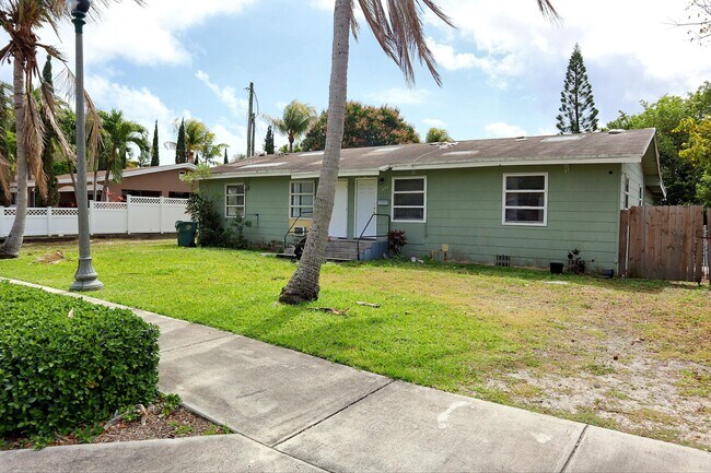 Foto del edificio - 1056 NE 34th Ct