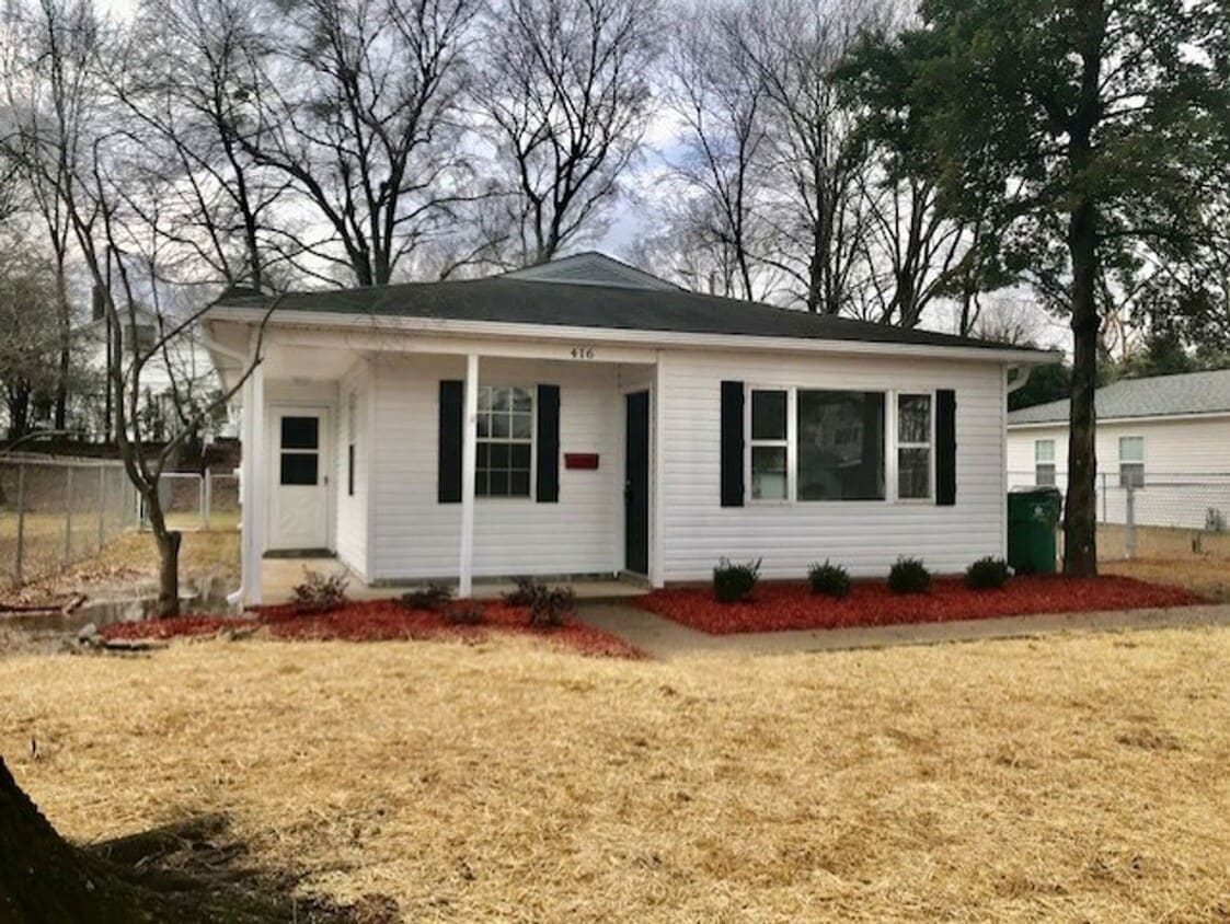 Foto principal - Must see this Adorable 3 bedroom 1 bath ho...
