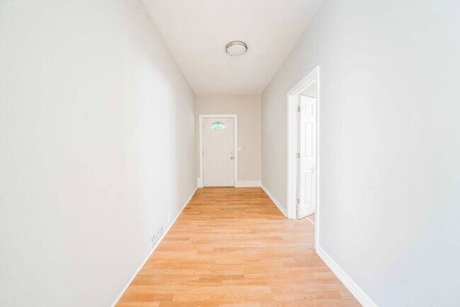 Foto del edificio - Beautifully Renovated Home in Prime Location