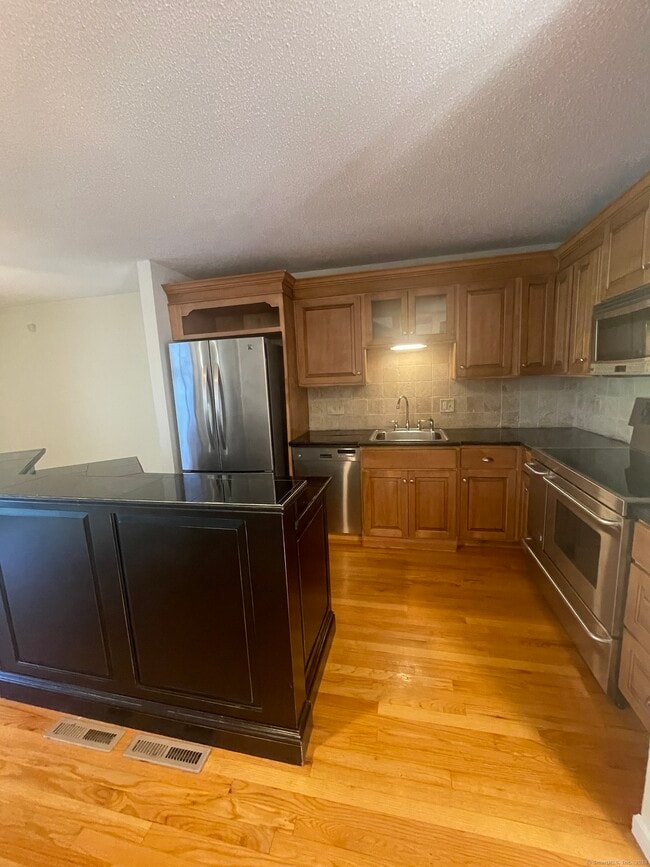 Foto del edificio - 60 Clintonville Rd