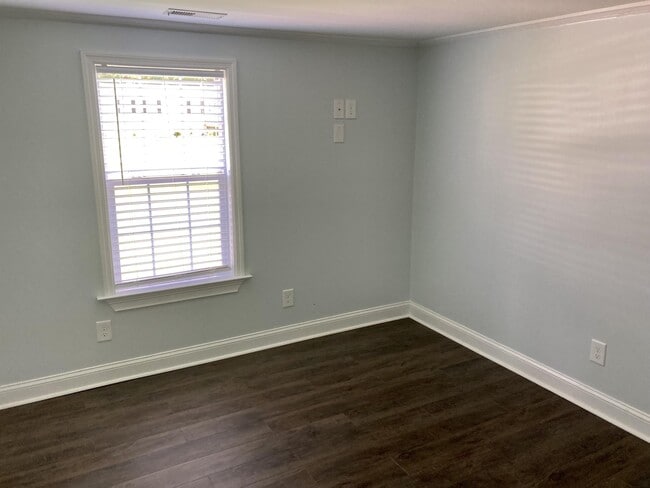 Foto del edificio - 168 Elise S Jones Rd