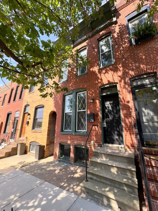 Building Photo - 934 S East Ave