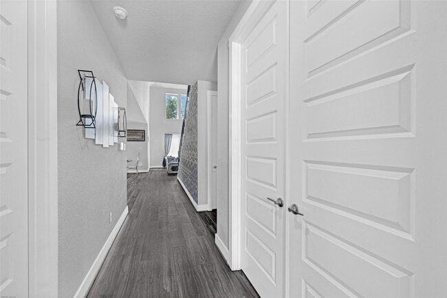 Building Photo - 2512 Ravenna Ct