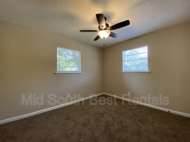 Foto del edificio - 7525 Twin Oaks Rd