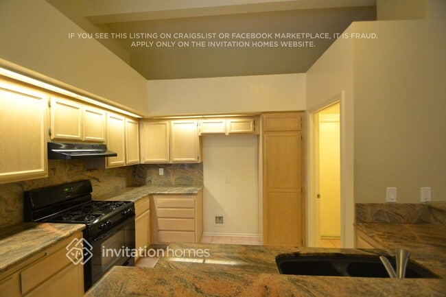 Foto del edificio - 1320 Date Palm Dr