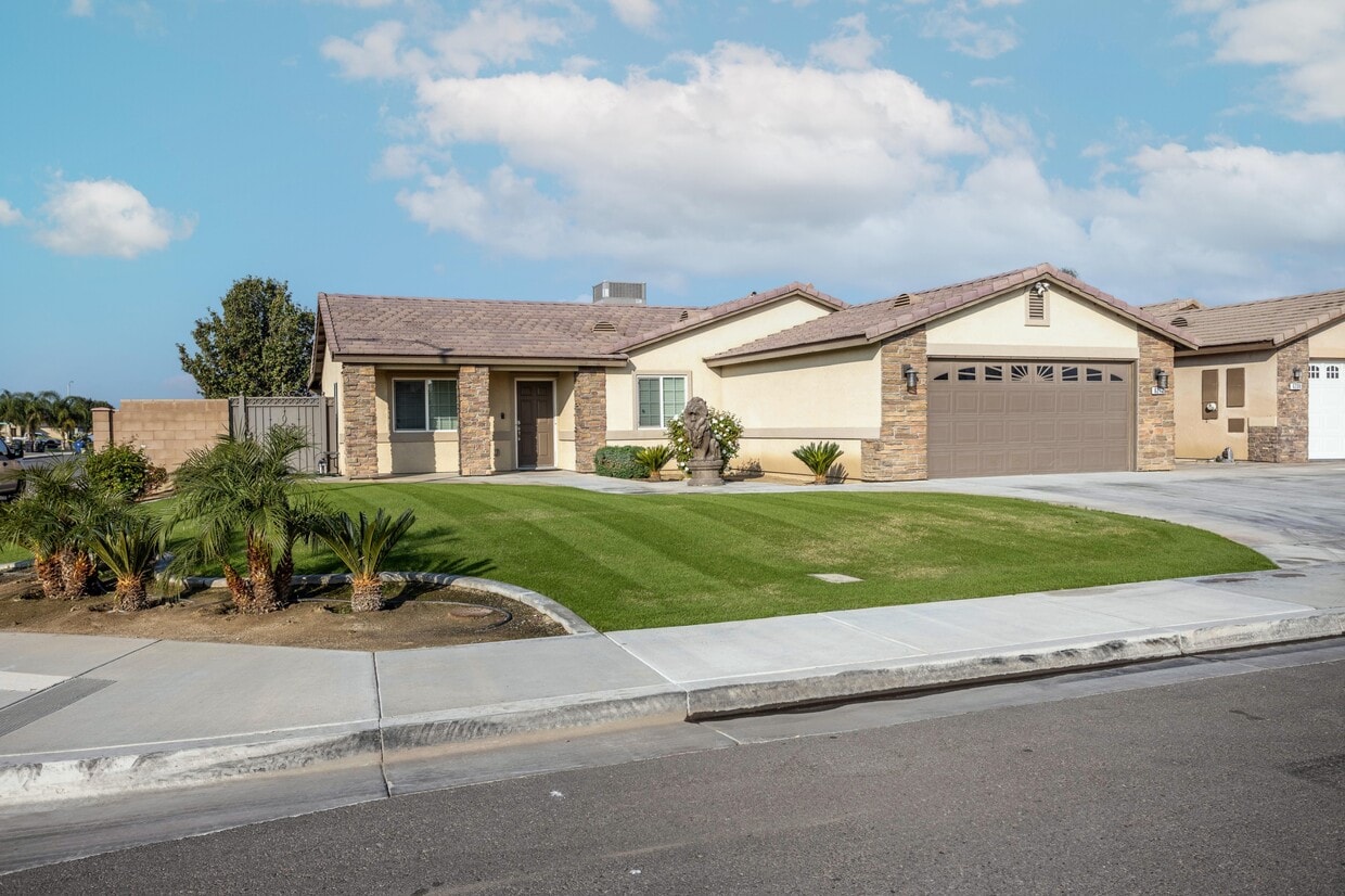 Foto principal - 6212 Ajooni Ct