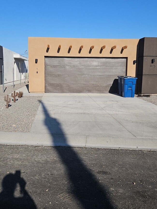 Building Photo - 195 Hacienda Loop