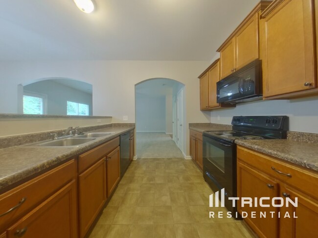 Building Photo - 4425 Fawnbrook Ave SW