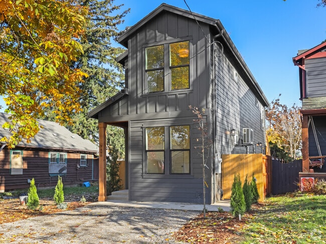 Building Photo - 7490 SE 51st Ave