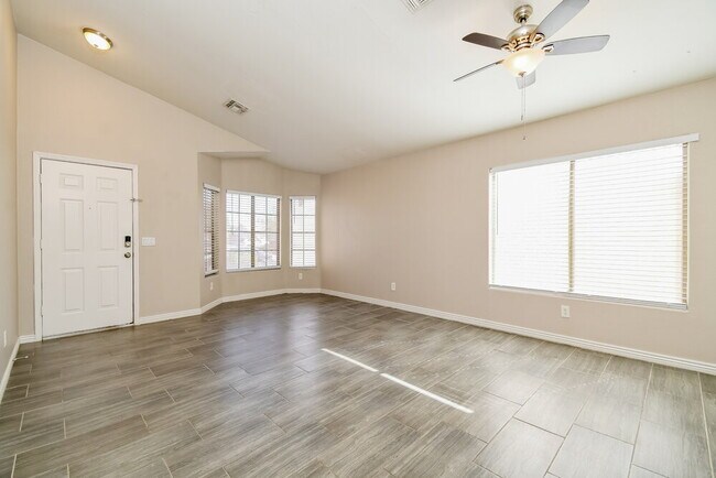 Building Photo - 438 N Opal