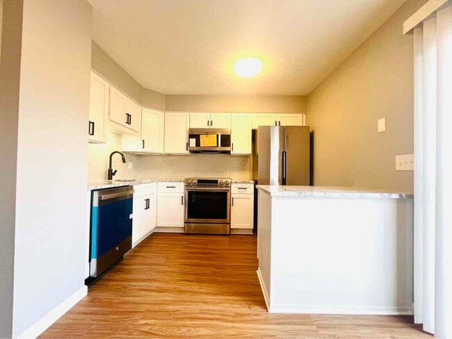 Building Photo - 1758 Willoway Cir S