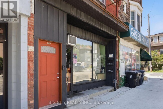 Photo du bâtiment - 1362 Bathurst St