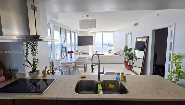 Foto del edificio - 495 Brickell Ave