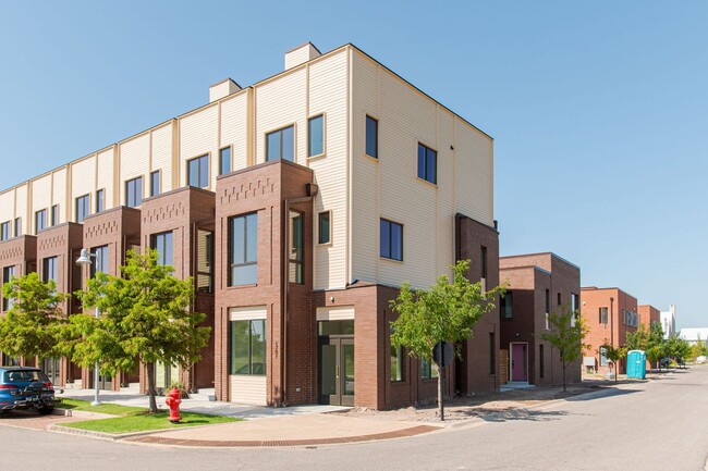 Building Photo - 1701 Wheeler St