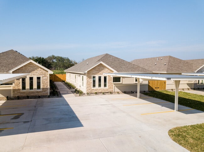 Villages at Westgate - 1809 Taft St