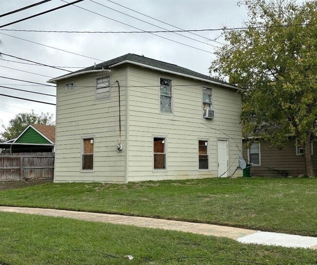 Building Photo - 3130 Illinois St