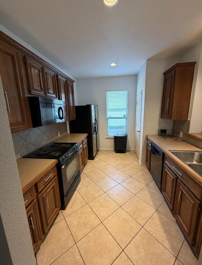 Foto del edificio - 4514 Plum Creek Forest Ln