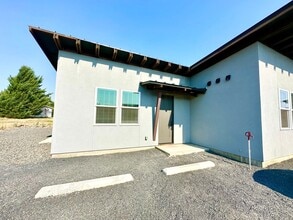 Building Photo - 121 E 26th Ave