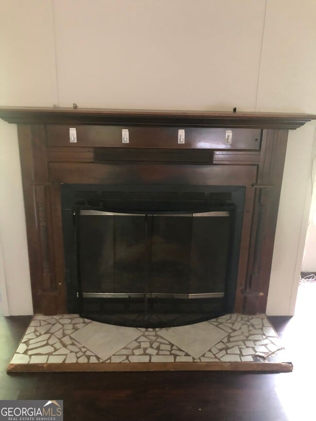 Building Photo - 983 Squirrel Hollow Rd