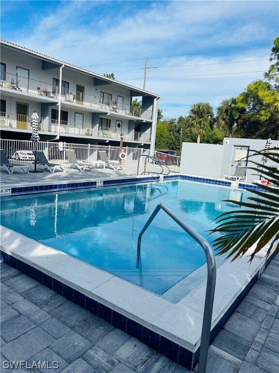 Foto del edificio - 826 Wiggins Pass Rd