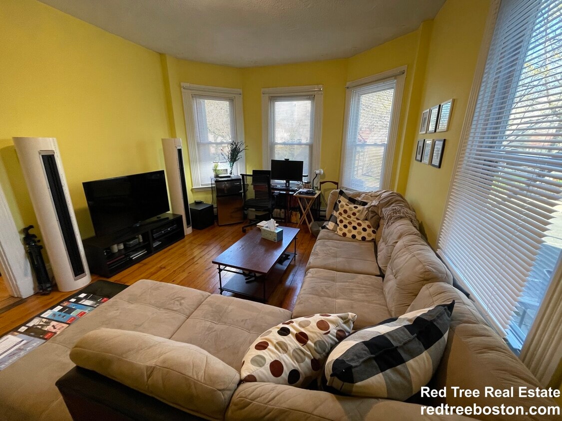 Primary Photo - 204 River St