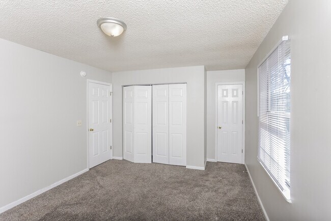 Building Photo - 206 Valeworth Dr