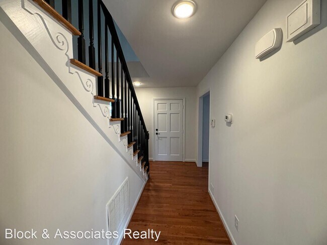 Building Photo - 4 br, 2.5 bath House - 1204 Hillwood Court