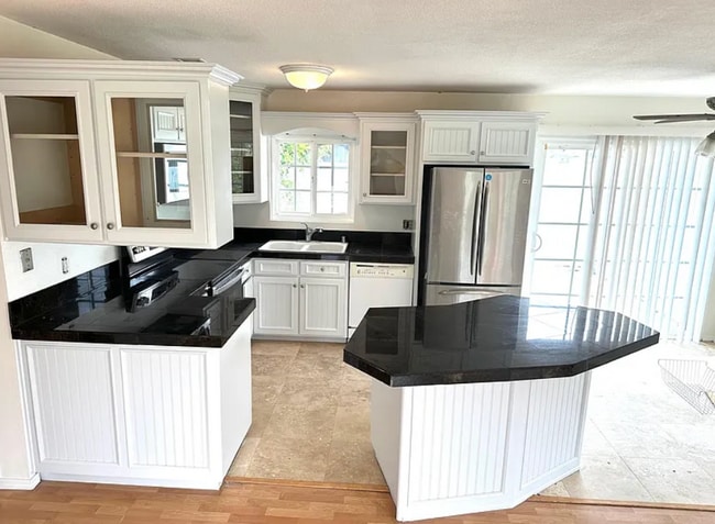 Building Photo - 2723 Moundview Pl