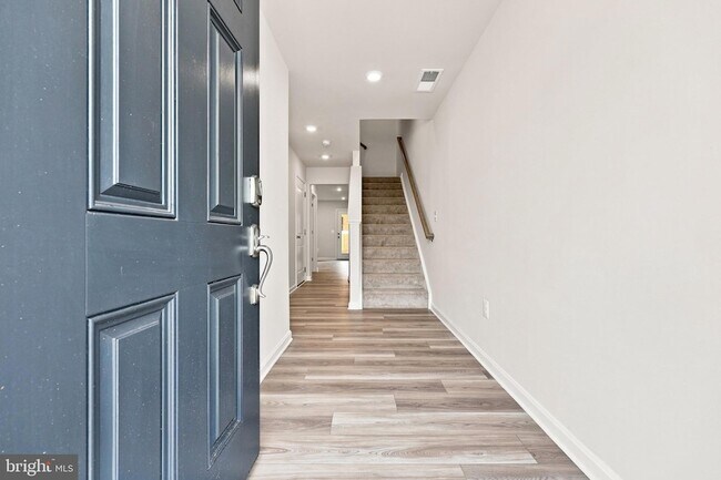 Building Photo - 394 Seeback Dr