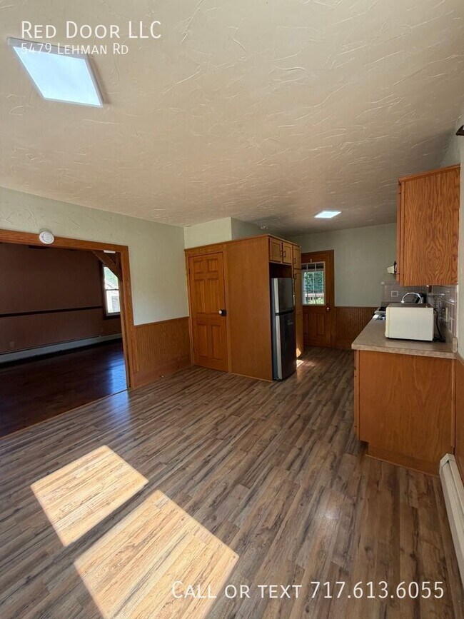 Foto del edificio - 5479 Lehman Rd