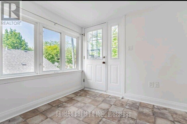 Building Photo - 58 Joseph St