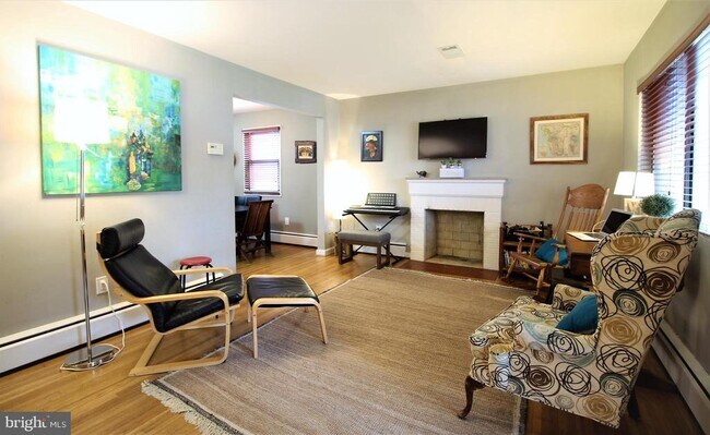 Building Photo - 10813 Woodhaven Dr