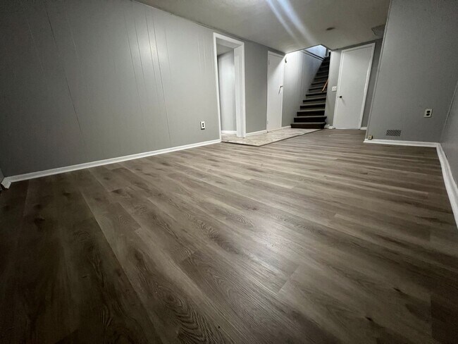Foto del edificio - Beautiful 3 bedroom 2 bath + Den/office to...