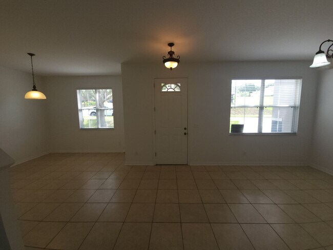 Building Photo - Stunning 4-Bedroom, 2.5-Bathroom Home with...