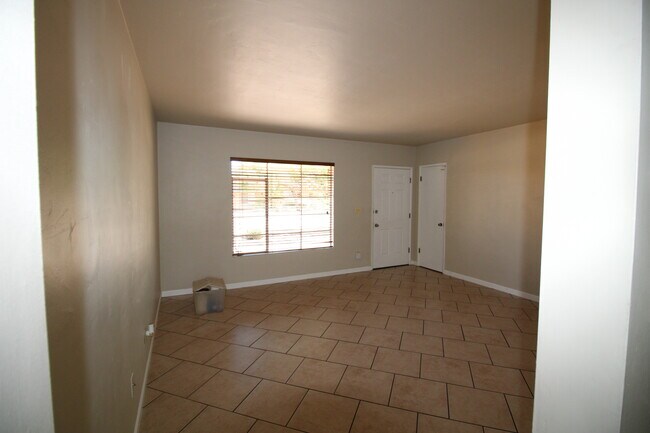 Foto del edificio - 1427 W 7th St