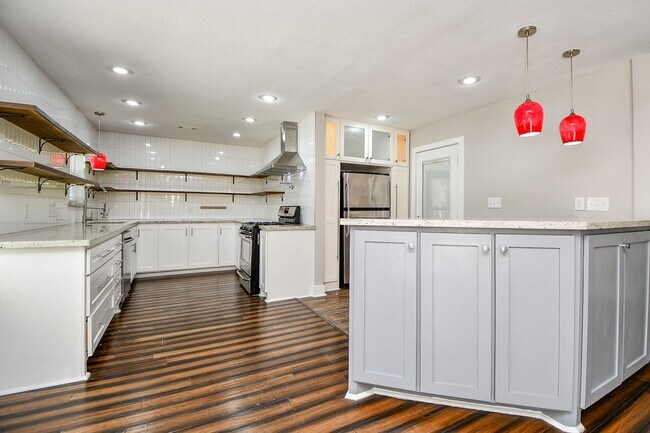 Foto del edificio - 5715 Ettrick Dr