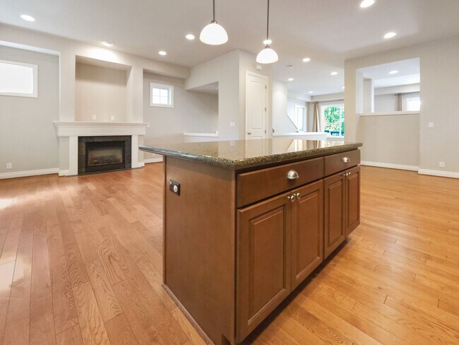 Building Photo - Stunning 3BR Home in Secluded Redmond Neig...