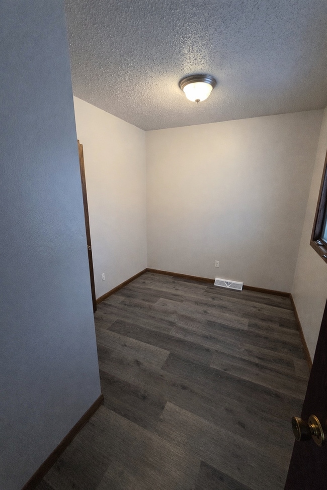 Building Photo - 710 Genrich St