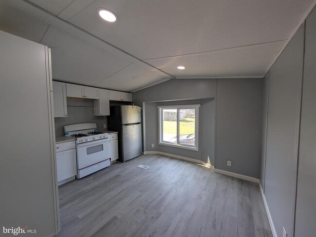 Building Photo - 117 Santilli Rd