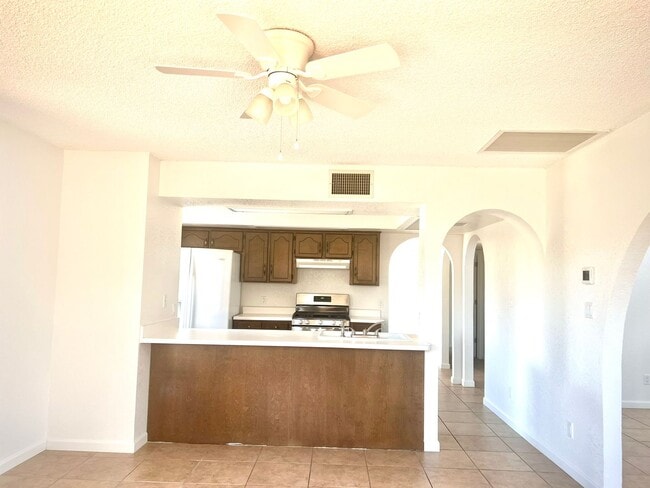 Building Photo - 2340 S Iris Dr