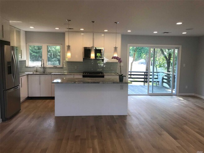 Building Photo - 158 Pollok Pl